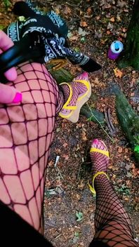 Фантазия со шлюхой. Vanessabitchx Спермо-эксгибиционистка в лесу