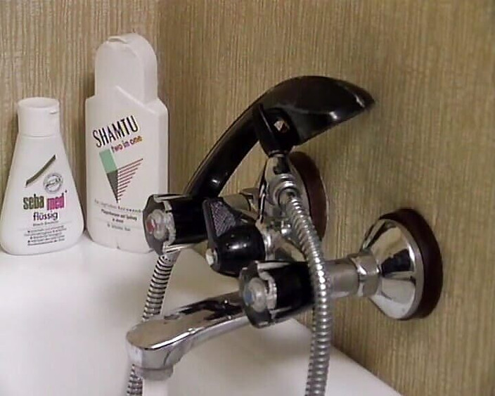 Deutsche Camgirls: Sexy tmavovlasá německá holka dostane její chlupatou kundičku bušenou v...