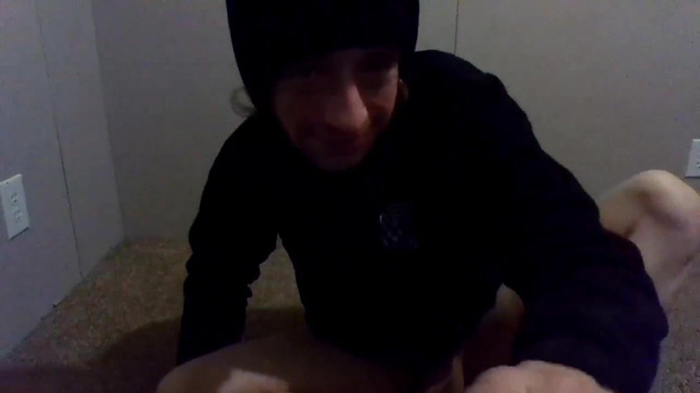 LilTaste: Čůrám na sebe. Můžeš sníst můj zadek, dokud se nebudu...