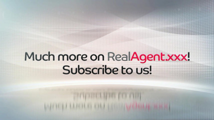 Real Agent: सफेद पोशाक में चंचल काले बाल वाली रंडी फायरप्लेस के पास खुद को संतुष्ट करती है