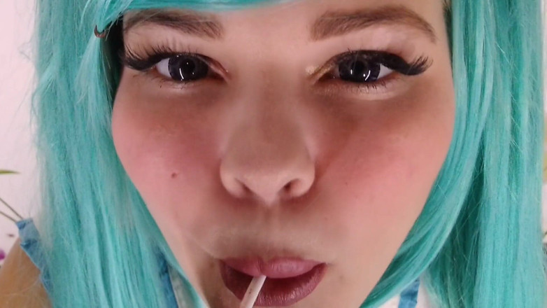 LizAngel: Miku ssie cukierki i ślini się