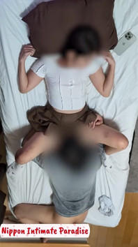 Snubní prsten, hluboký intenzivní sex za jeho zády. Zradila svého manžela, tvrdě vyvrcholí! 2.