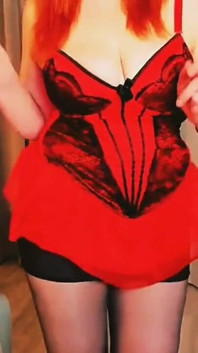 Vestido vermelho e meias