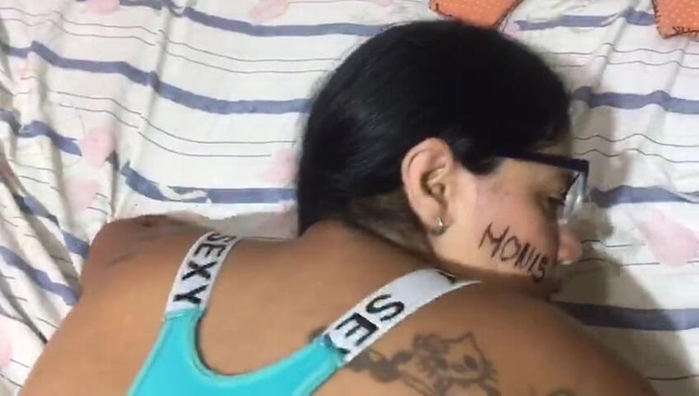 Britanly-Brow: POV- milenec využívá výhod, že dívka je sama a extrémní šukání velkého...