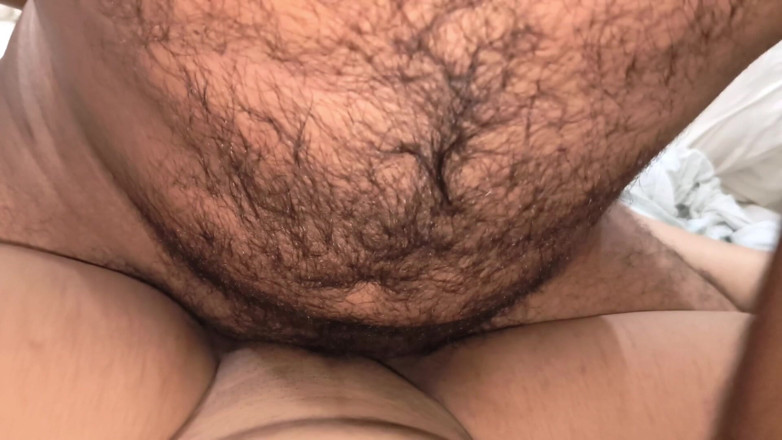 Manguru: Bini desi India berkongkek dalam hotal