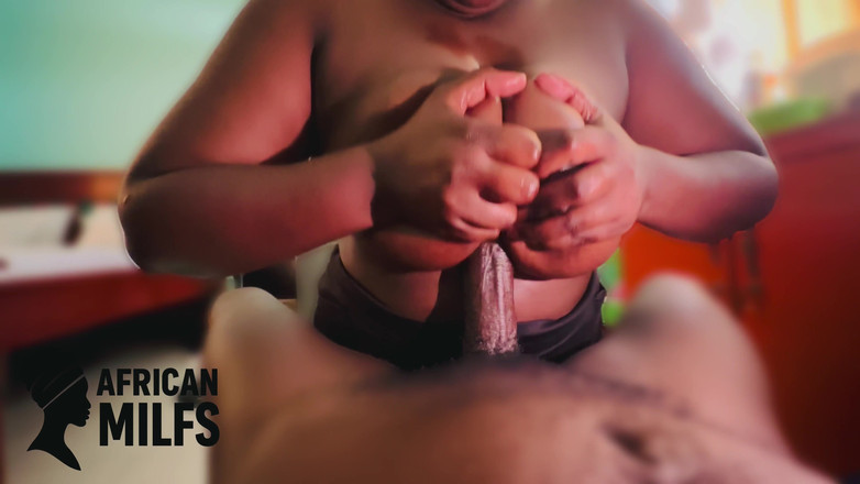 African matures: 我的继子喜欢他的晨间工作，我很高兴能给他