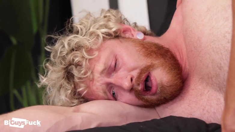 Bi Guys Fuck: Bubble Butt Jeremy Barker Gets Ass Owned by Redhead Kane...