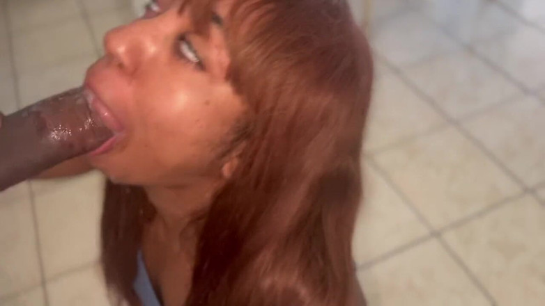 Fijii pornbox: 18-летняя тинка застукала сантехника за дрочкой на кухне Момент я иду в я сосу его хуй, шлюшка мне