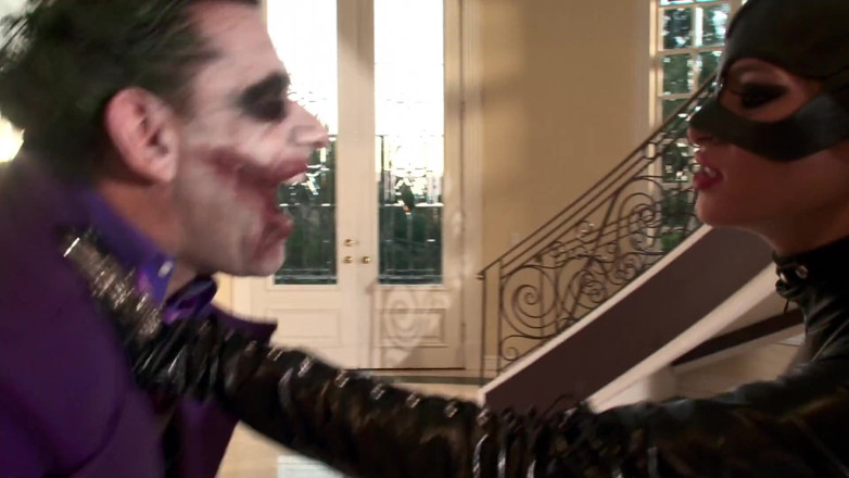 CBD Media: Batman Joker ve Catwoman ile Gatham'da grup seks partisi.