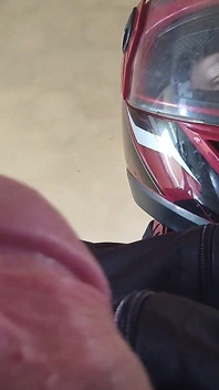 Motoboy Tiene Una Gran Corona De Polla Monstruosa.