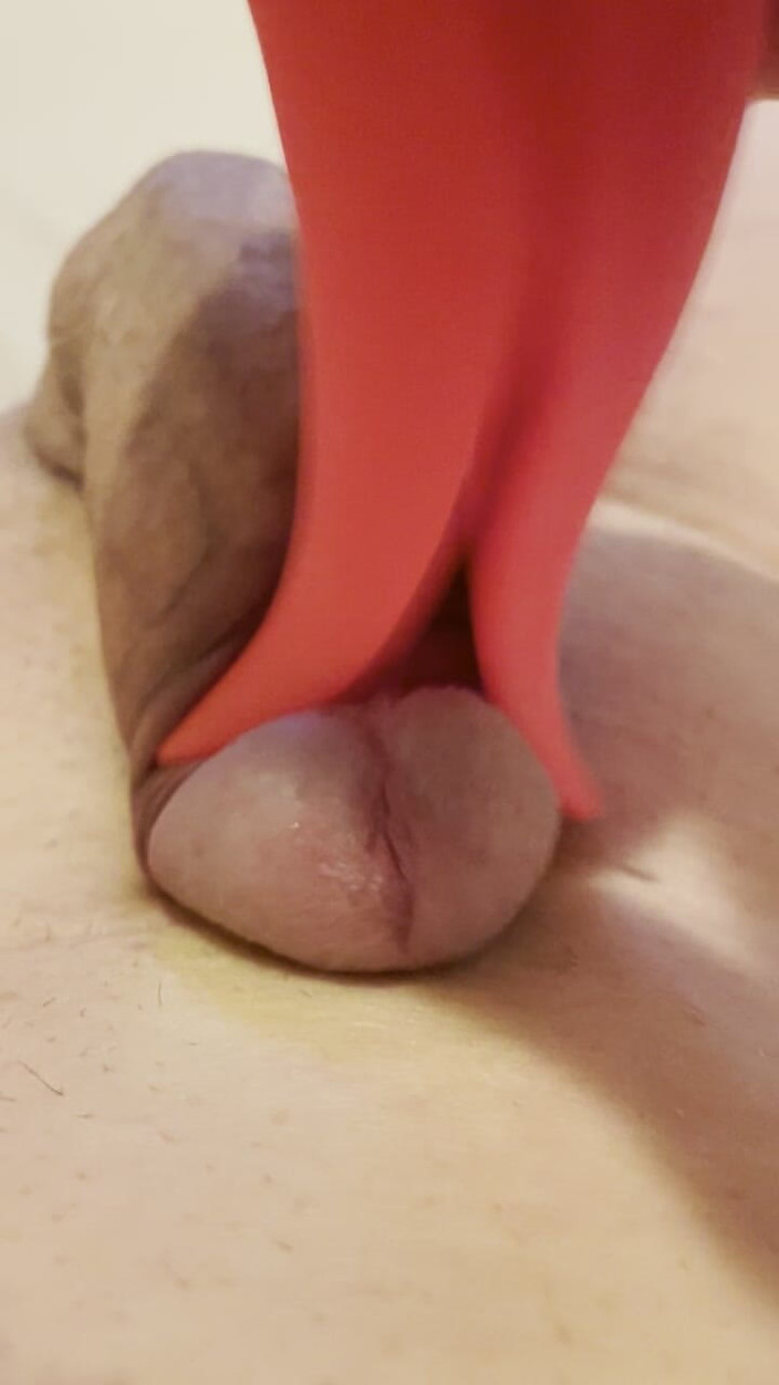 Mitchie: Tire o calor com o vibrador de língua do tubo...