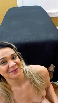 Sabrina petite morena entintada comienza con chupada de culo termina en tragar semen!