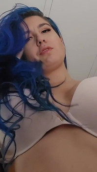 Baştan çıkarılmak ve kadın kılıklı olmak için eve getirildi