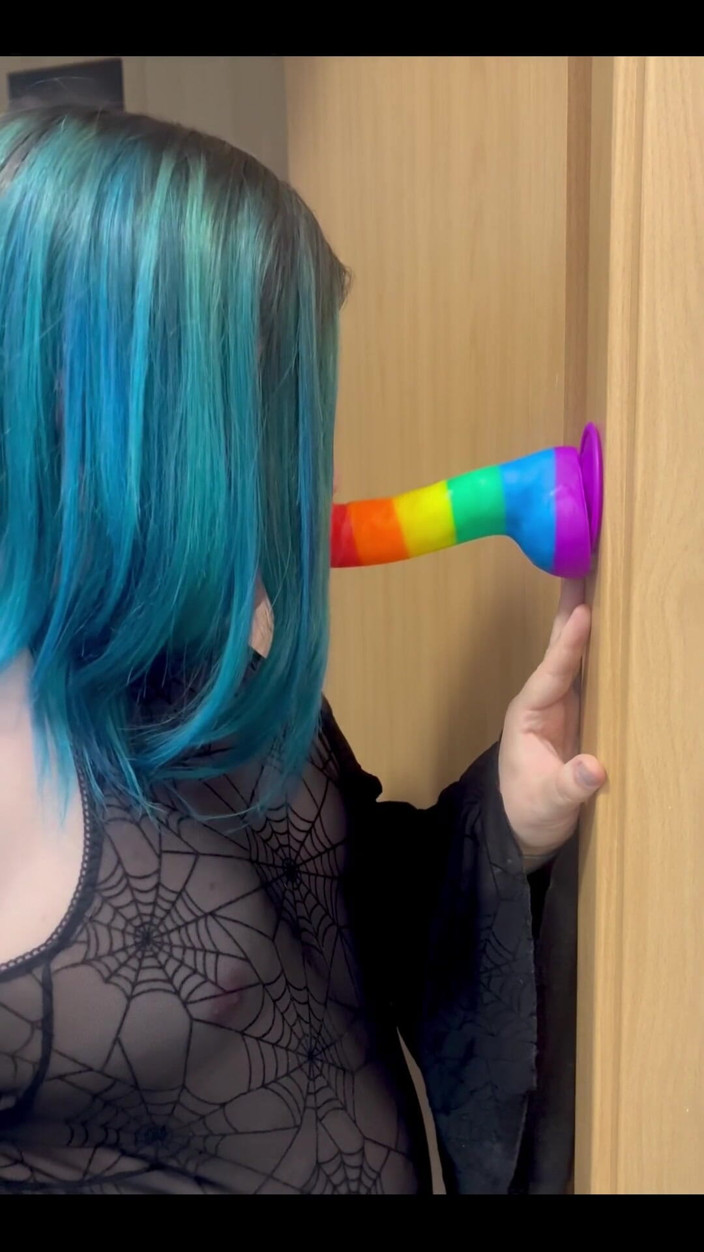 Feelingharmony: Dildo dihisap keras.