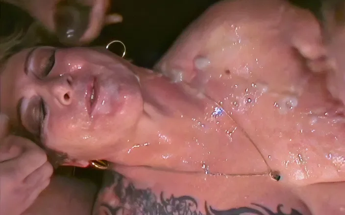 Kims amateurs: Dirty Mature Rona's Bukkake and Facial Cumshots
