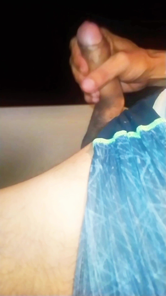 Naughty Cock: Ngocok kontol di bawah meja kantor - kontol besar bocor dan...