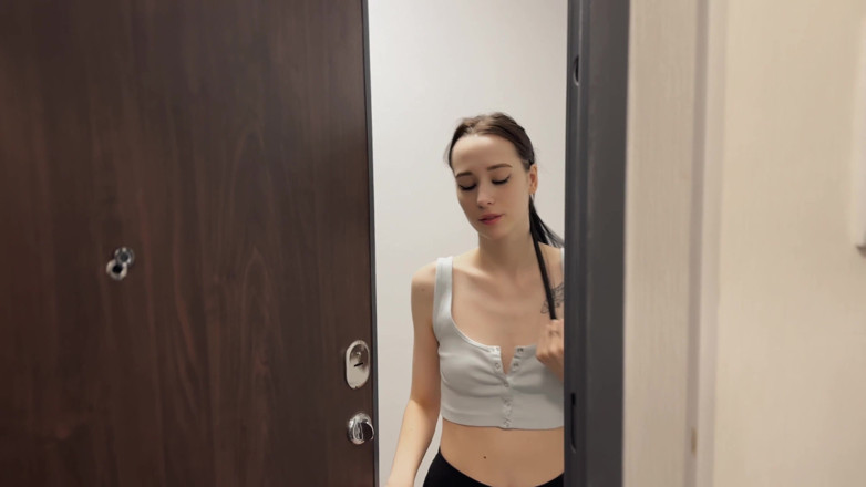HannahKim: Дружина друга прийшла позичити готівку, тим глибше вона ковтає, тим більше вона отримує