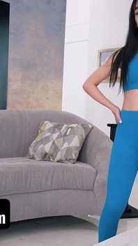 El culo de mi hermanastra se ve increíble en pantalones de yoga - película completa gratuita sislovesme