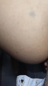 POV - Je filme ma meilleure amie de la fac en train de baiser avec moi dans la salle de bain