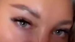 Housewife Monika Fox sucked directly in the kitchen