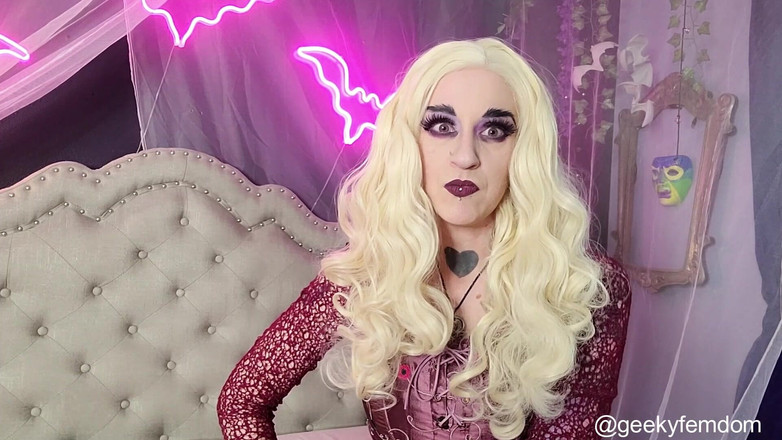 Geeky Femdom: Hocus pocus- poesje eten deal met een heks