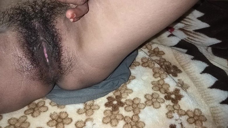 Sexy jaan: Desi Radha Bhabhi Masturbating, Pussy Water Water Ho Gaya, Bur...