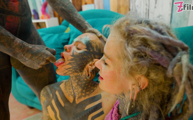 Z-Filmz: Trans Dark meninggalkan lucah kali pertama dengan pasangan bertatu berat....