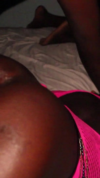 Une MILF Musulmane Partage Les Deux Trous