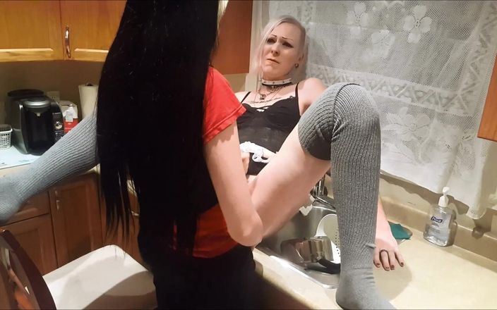 Sarina Havok: Lesbisk tgirl kökshora dominerade