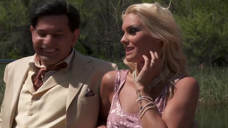 American Idol X: Hot meeting in vintage clothes in the countryside