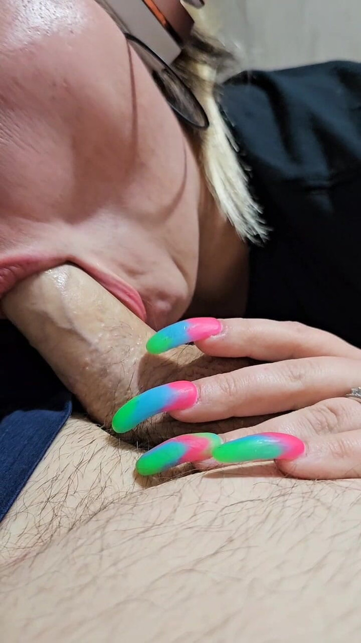 Funhousewife69: Tentou dar punheta se transformar em boquete