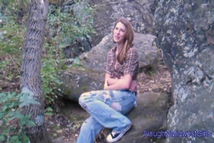 NaughtyMidwestGirls: Aubrey Lee - Babysitter Outdoor Blowjob