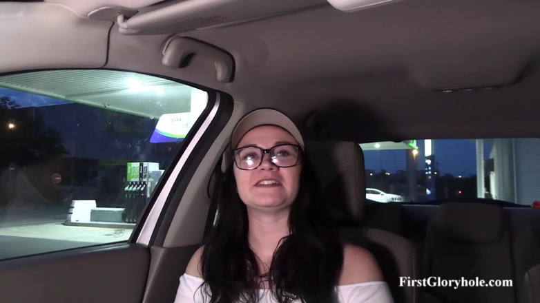 First Gloryhole: Studentessa ester di 19 anni - il suo primo gloryhole parte numero 4 (6...