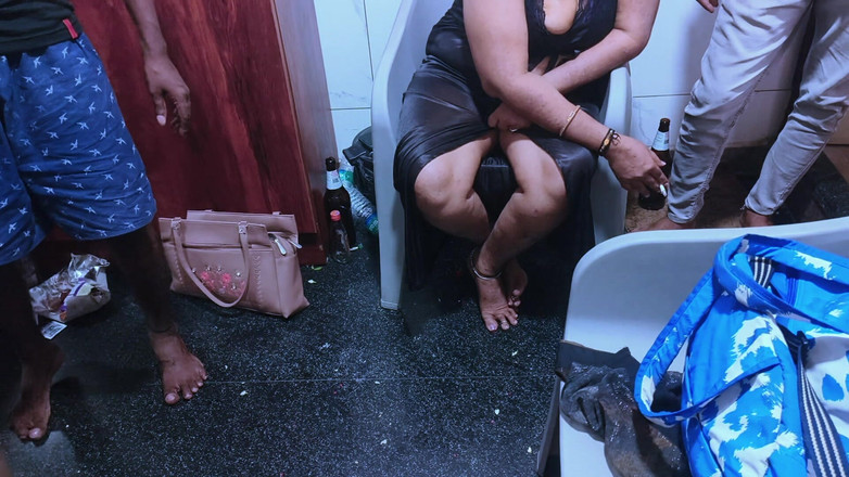 Tamil lesbian: Çekimden sonra porno videolar hakkında gündelik konuşma