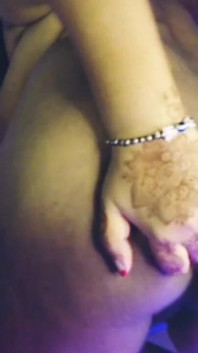 Nackte show, arsch fingaring im doggystyle mit muschi, fingaring sperma-show.