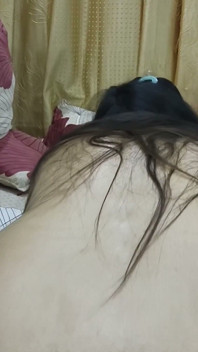 Awek India Saara bertemu bf kali pertama dia menggodanya menunjukkan buah dada besar menjolok pepek dengan sangat miang dalam bahasa hindi