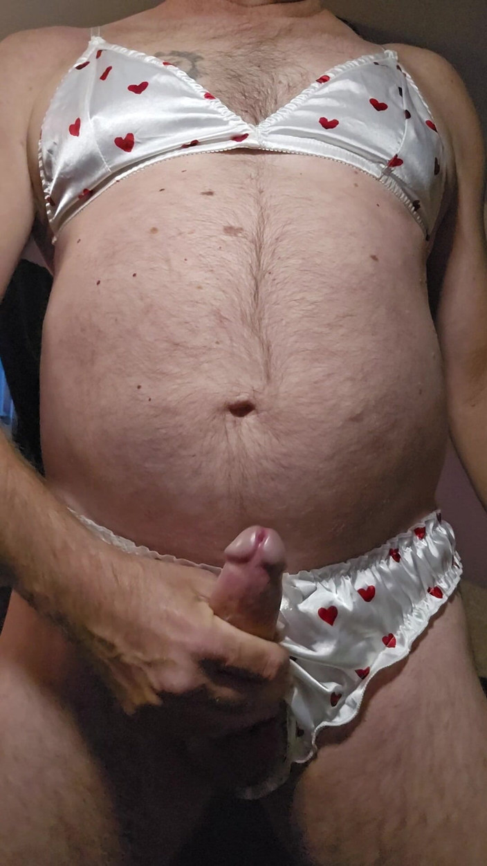 Fantasies in Lingerie: 缎面心胸罩和内裤