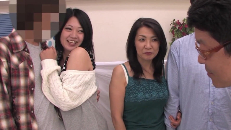 JAPAN IN LOVE: Asian Babes wspólne sceny 1_japanese dziewczyny masturbują się w grupie i...