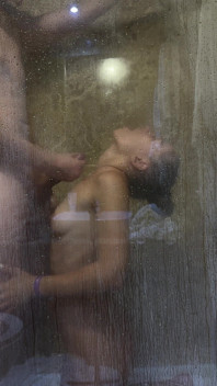 Morgen leidenschaftlicher sex in der dusche von einem echten verliebten paar