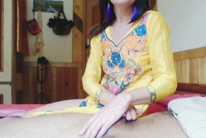 Bolly Karma: हर कामुक milf(चोदने लायक मम्मी) अलग होती है