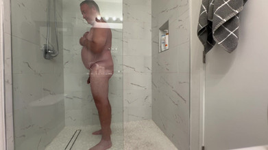 GottaLuvBB: Kijk hoe papa een douche neemt