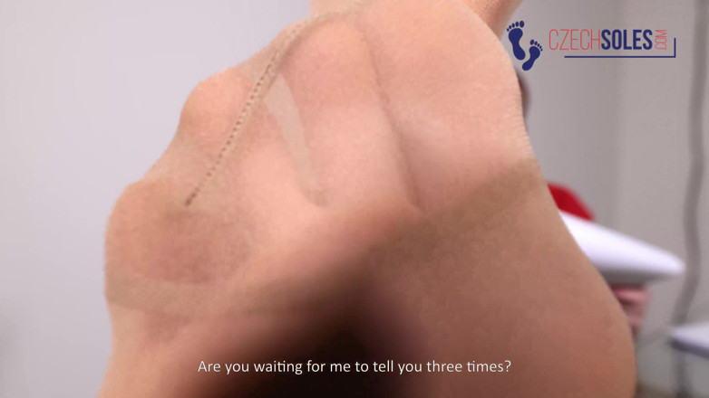 Czech Soles - foot fetish content: El castigo sudoroso de tu maestra en pantimedias