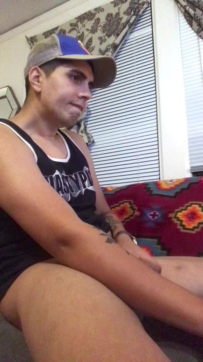 Andy snickerz: Solo hot gay twink w czarnym czołgu wytryski