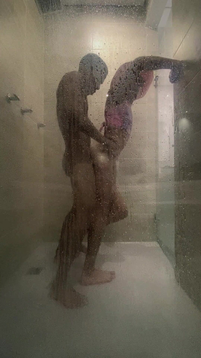 Tomas Styl: Femboy wordt geneukt door een vreemde in de badkamer van...