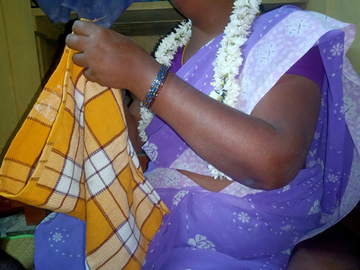 Priyanka314: Indian Desi Bhabhi Blowjob in Saree
