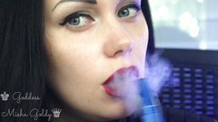 Goddess Misha Goldy: Büyük dudaklarıma boşal ve nargile dumanı!