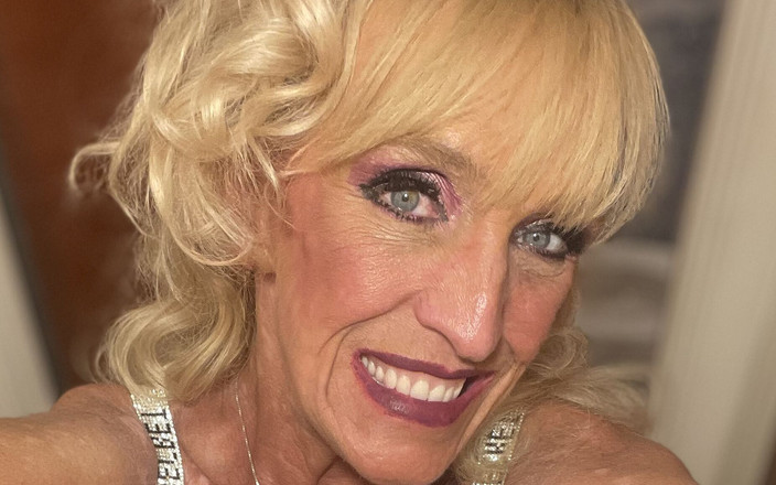 Jenni girl: Jenni zuigt Danny