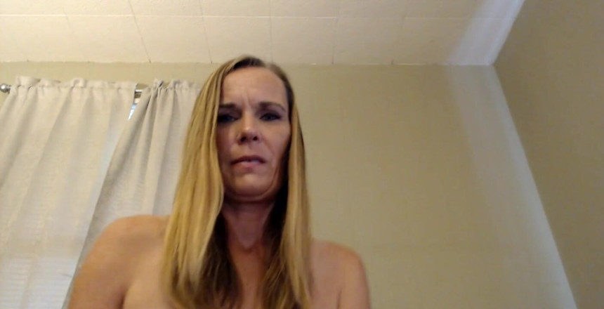 KimitheMilfMommy: Suck my titties its Saturday