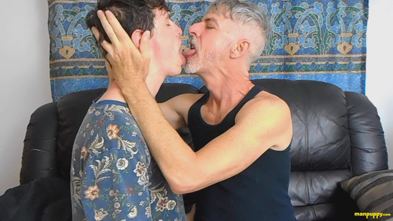 Man Puppy: Hot Gay Kissing with Richard &amp; Christian