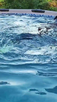 Плавання і утримання дихання в дуже холодній воді